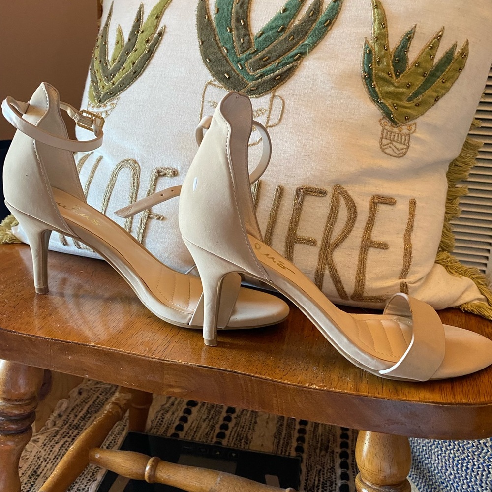 GUC Nude Lulus Heels